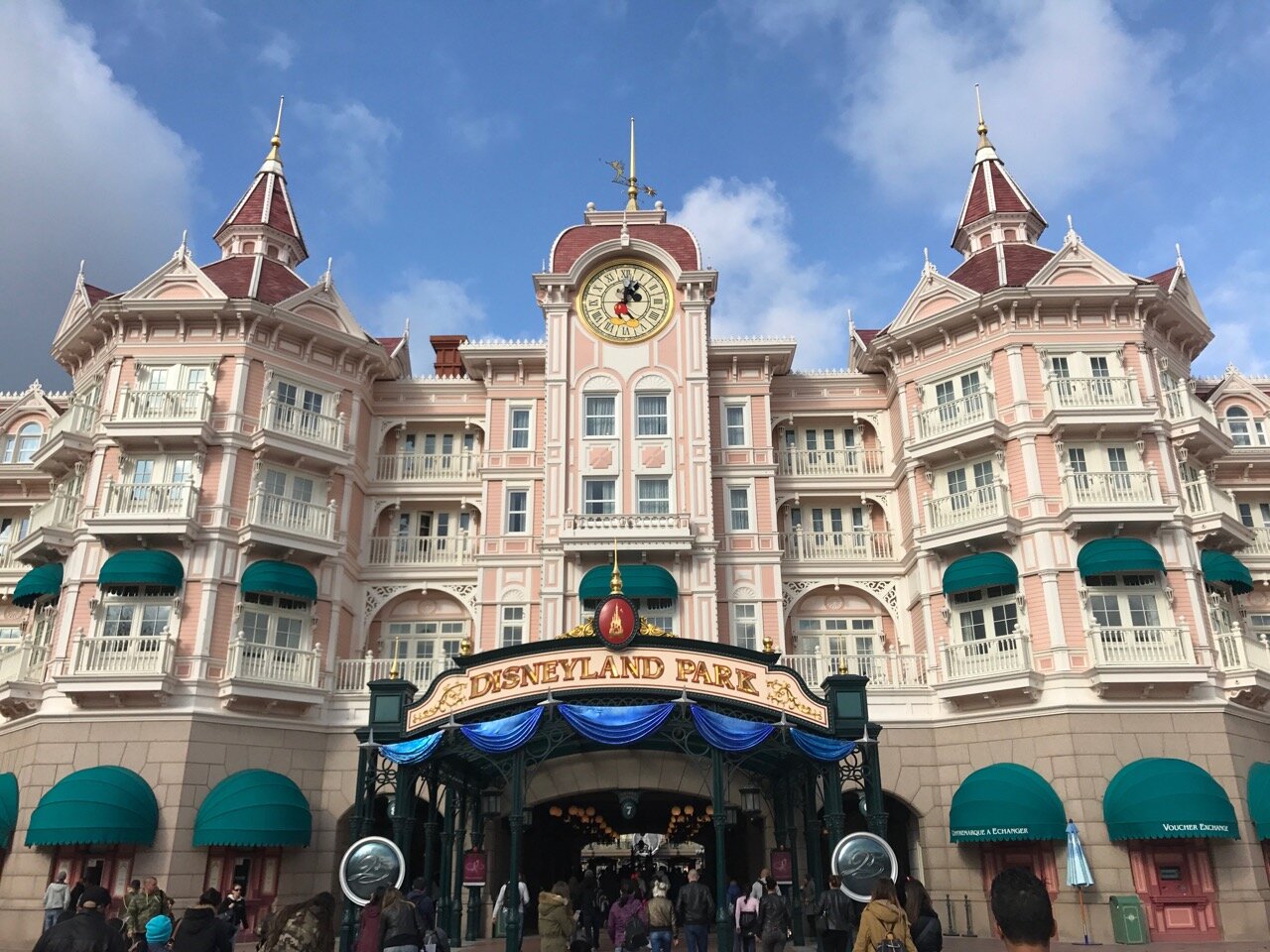 Swimming Pool Newport Bay Hotel Disneyland Paris Breakfast